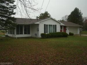 520 S First St, Edmore, MI 48829 photo 1