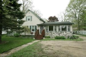 526 N Main St, Plainwell, MI 49080 photo 2