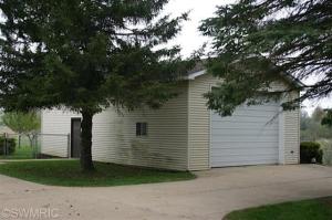 16185 Division Dr, Marshall, MI 49068 photo 2