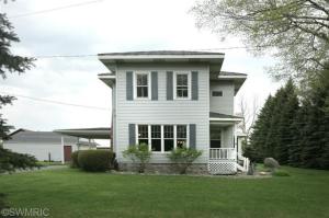 4735 E B, Plainwell, MI 49080 photo 2