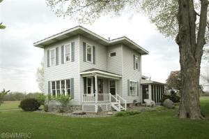 4735 E B, Plainwell, MI 49080 photo 1