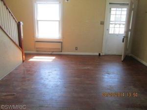 753 E Savidge St, Spring Lake, MI 49456 photo 4
