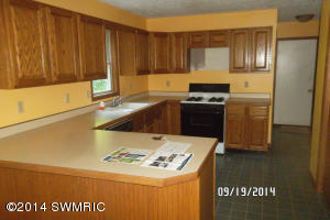 614 11th St, Plainwell, MI 49080 photo 4