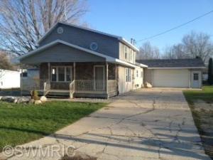 313 W Pearl, Crystal, MI 48818 photo 1