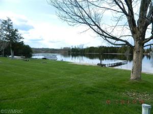 5170 Vickie Dr, Gladwin, MI 48624 photo 2