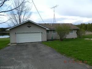 5170 Vickie Dr, Gladwin, MI 48624 photo 1