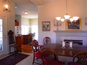 581 Upton Dr, St. Joseph, MI 49085 photo 5