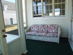 581 Upton Dr, St. Joseph, MI 49085 photo 2