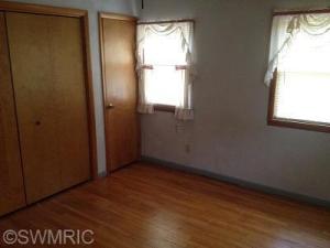 131 Clinton St, Mendon, MI 49072 photo 4