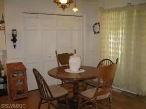 602 S Parker St, Crystal, MI 48818 photo 3