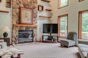 5408 Forest Bend Dr SE, Ada, MI 49301 photo 9