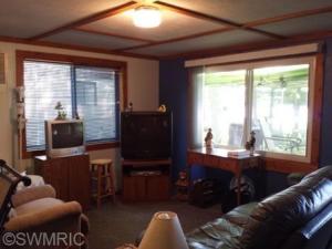 1047 Channel, Bitely, MI 49309 photo 3