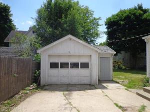 208 E Cass, Saint Johns, MI 48879 photo 2