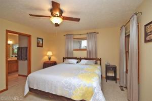 69 109th Ave, Plainwell, MI 49080 photo 9