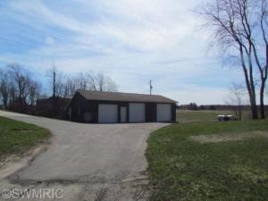 7302 Montcalm Ave, Belding, MI 48809 photo 3