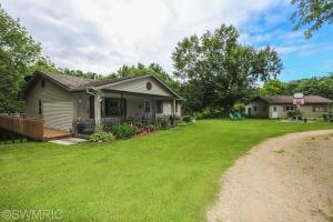 7854 E Jackson St, White Cloud, MI 49349 photo 2