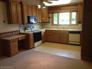 10624 Riverview Dr, Plainwell, MI 49080 photo 2