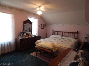 202 N Orange St, Sturgis, MI 49091 photo 5