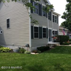 900 Beech St, Lowell, MI 49331 photo 2