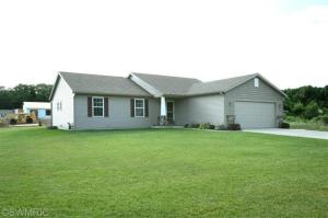 1328 Alivia Dr, Plainwell, MI 49080 photo 2