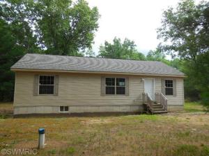 4794 E 28th St, White Cloud, MI 49349 photo 1