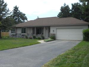 541 Forstrom Dr, Lowell, MI 49331 photo 1