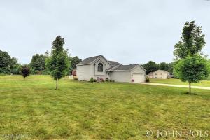 3864 Hidden Forest Dr, Dorr, MI 49323 photo 2