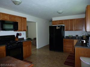 614 W Front St, Buchanan, MI 49107 photo 3