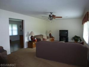 614 W Front St, Buchanan, MI 49107 photo 2