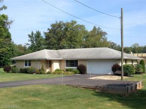 614 W Front St, Buchanan, MI 49107 photo 1