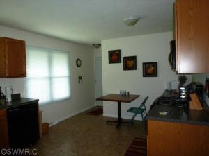 614 W Front St, Buchanan, MI 49107 photo 4