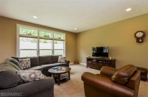 644 Reece Ct SE, Lowell, MI 49331 photo 4