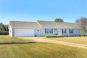 1085 5th St, Plainwell, MI 49080 photo 2