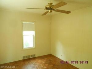 461 N 10th St, Plainwell, MI 49080 photo 4