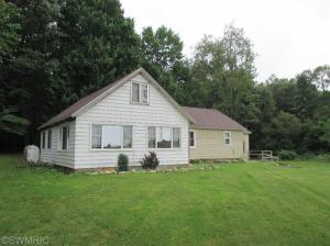964 11th St, Plainwell, MI 49080 photo 2