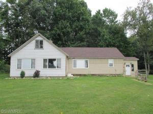 964 11th St, Plainwell, MI 49080 photo 1