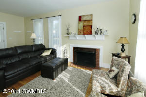 217 W Bridge St, Plainwell, MI 49080 photo 4