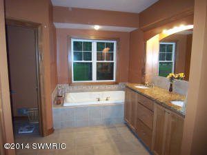 4303 W Pine Bluff Dr, Grant, MI 49327 photo 18