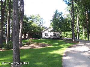 4303 W Pine Bluff Dr, Grant, MI 49327 photo 1