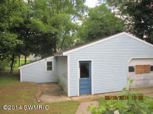 1010 S Bridge St, Belding, MI 48809 photo 4