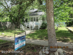 1010 S Bridge St, Belding, MI 48809 photo 2