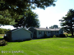 3247 Chamberlain Rd, Buchanan, MI 49107 photo 2