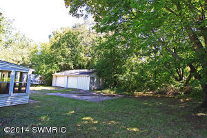 369 13th St, Plainwell, MI 49080 photo 3