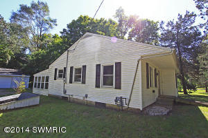 369 13th St, Plainwell, MI 49080 photo 8