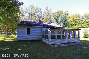 369 13th St, Plainwell, MI 49080 photo 5
