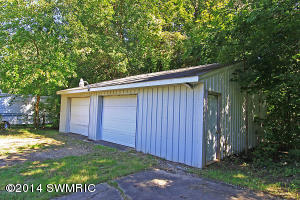 369 13th St, Plainwell, MI 49080 photo 6