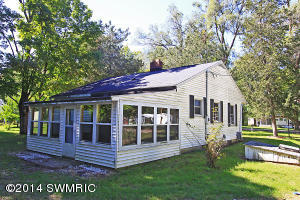 369 13th St, Plainwell, MI 49080 photo 7