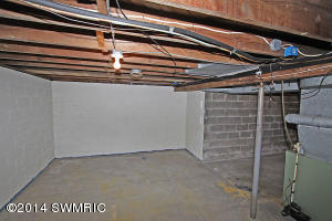 369 13th St, Plainwell, MI 49080 photo 25