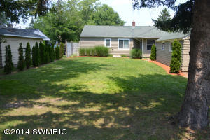 352 E Pine St, Fremont, MI 49412 photo 6