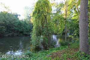 321 W Bridge St, Plainwell, MI 49080 photo 3